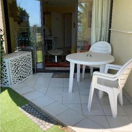 Pretty With Garden Close To The Sea *