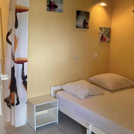Pretty With Garden Close To The Sea Apartment *